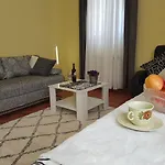 Ella Apartman *