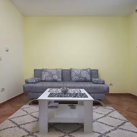 Ella Apartment *