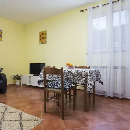 Ella Apartment *