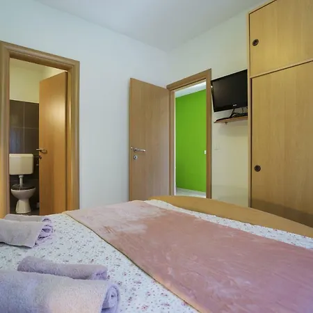 Ella Apartment *