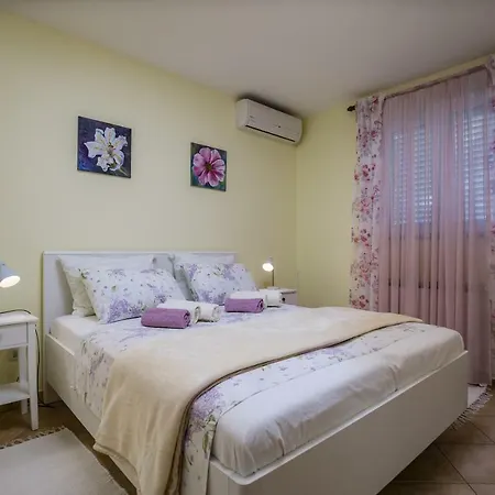 Apartment Ella