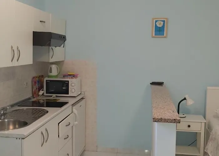 Ella * Ρόβινι